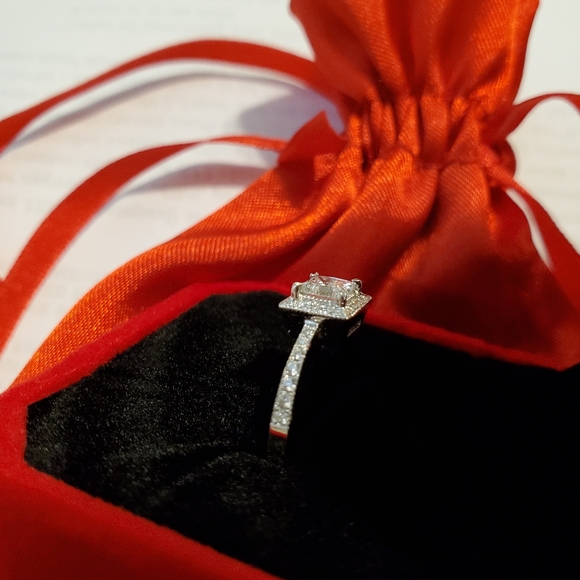 New & unworn 18K White Gold - Diamond Engagement Ring - Picture 13 of 16